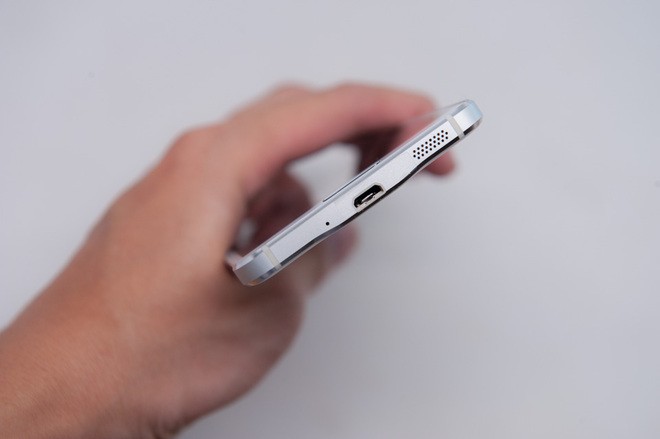 Mở hộp Samsung Galaxy Alpha xách tay giá 11 triệu đồng ảnh 8