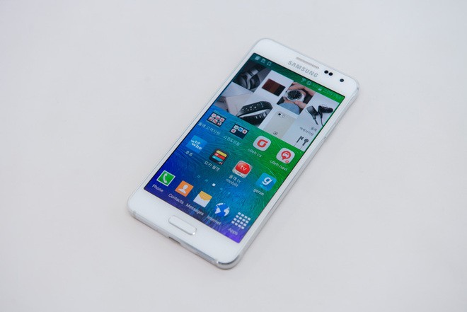 Mở hộp Samsung Galaxy Alpha xách tay giá 11 triệu đồng ảnh 4