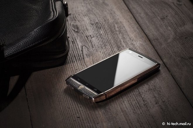 Lamborghini ra mắt smartphone Android giá 120 triệu đồng ảnh 2