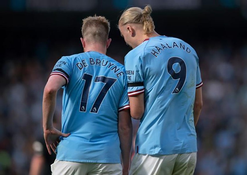 De Bruyne đòi đốt áo MU