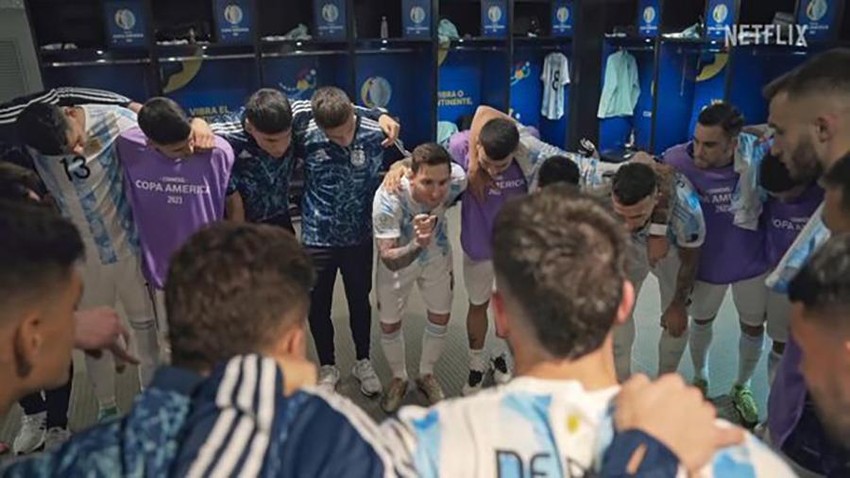 Messi mất trí trong phòng thay đồ tuyển Argentina