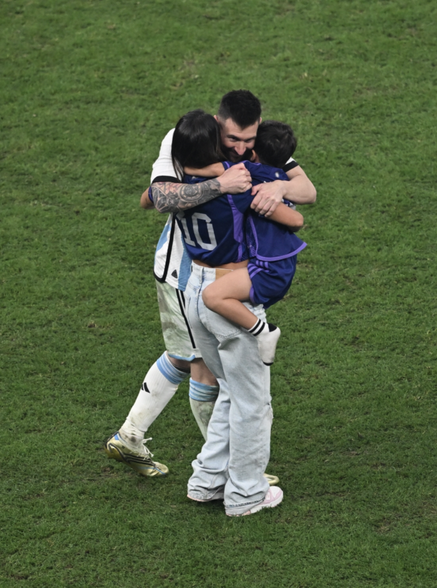 Messi faмily photos celebrating the World Cup title are super cute photo 17