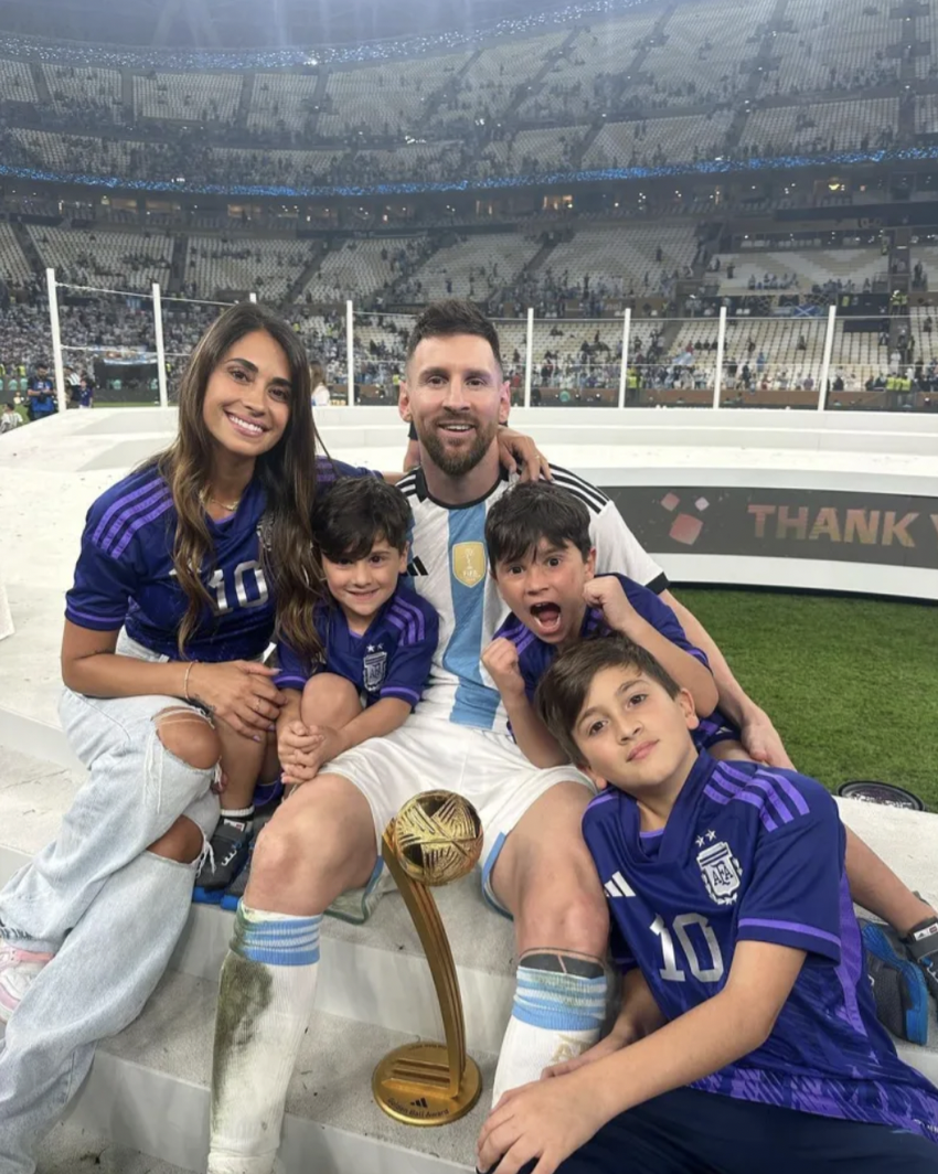 Messi faмily photos celebrating the World Cup title are super cute photo 3