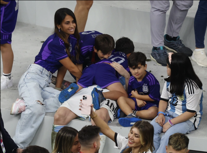 Messi faмily photos celebrating the World Cup title are super cute photo 9