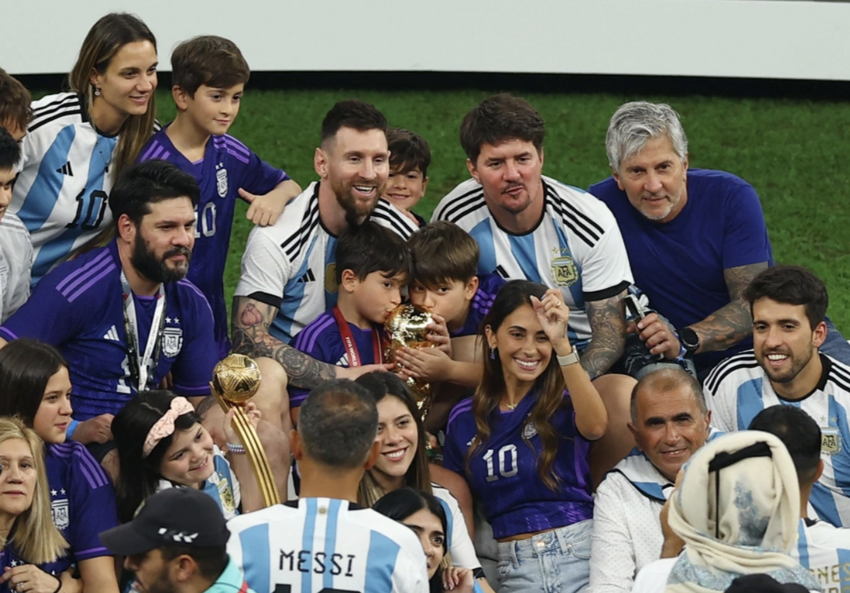 Messi faмily photos celebrating the World Cup title are super cute photo 4
