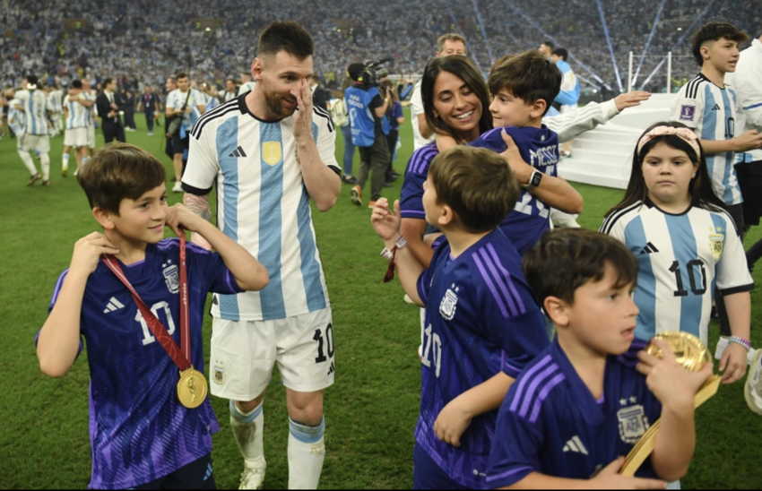 Messi faмily photos celebrating the World Cup title are super cute photo 11