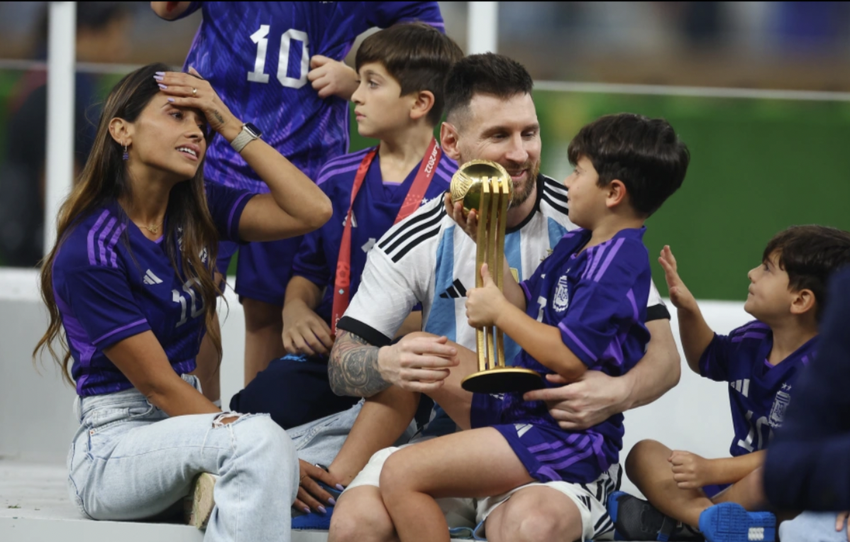 Messi faмily photos celebrating the World Cup title are super cute photo 16