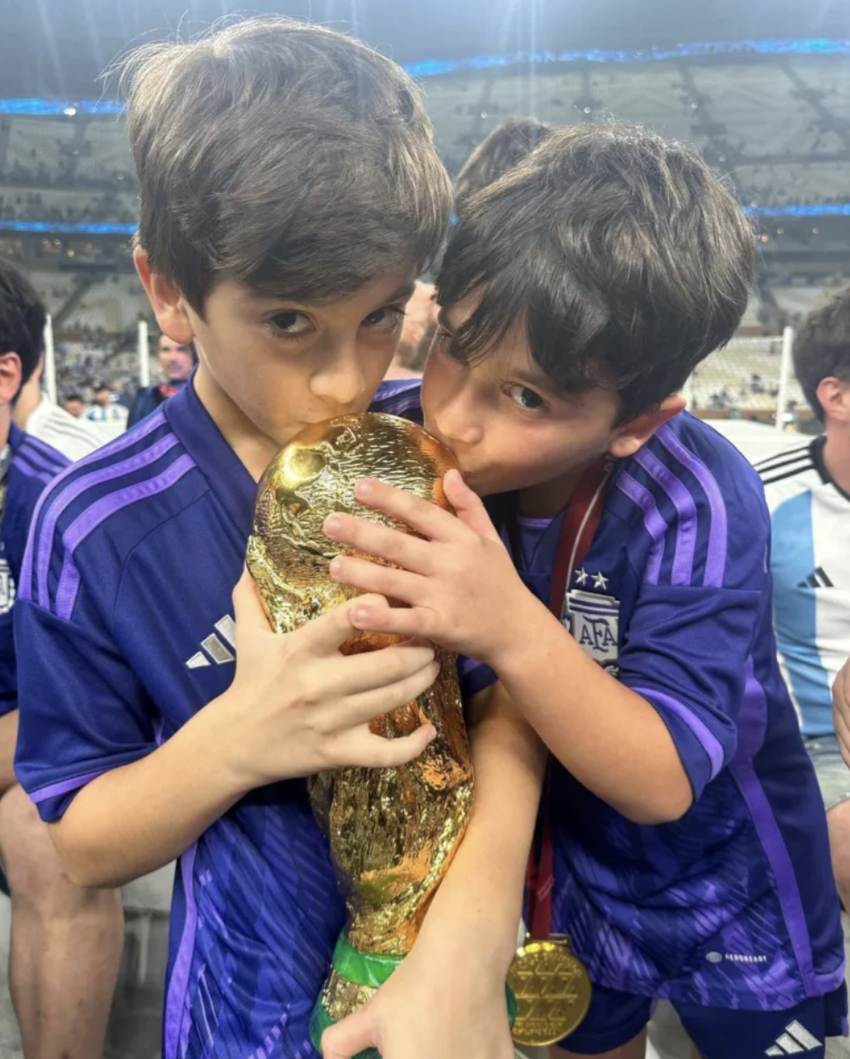 Messi faмily photos celebrating the World Cup title are super cute photo 10