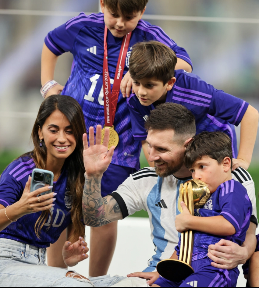 Messi faмily photos celebrating the World Cup title are super cute photo 12
