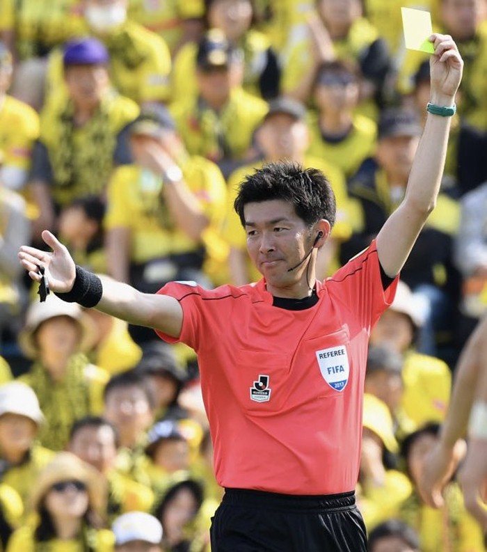 Trọng tài Nhật bắt chính trận lượt về Việt Nam – Indonesia: Cẩn thận thẻ đỏ ảnh 4
