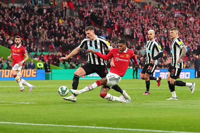 Rashford was officially stripped of the goal in the Carabao Cup final photo 2