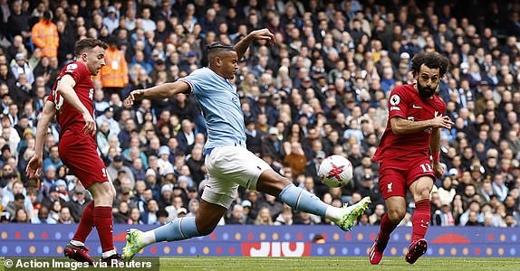 Man City ngược dòng 'hủy diệt' Liverpool