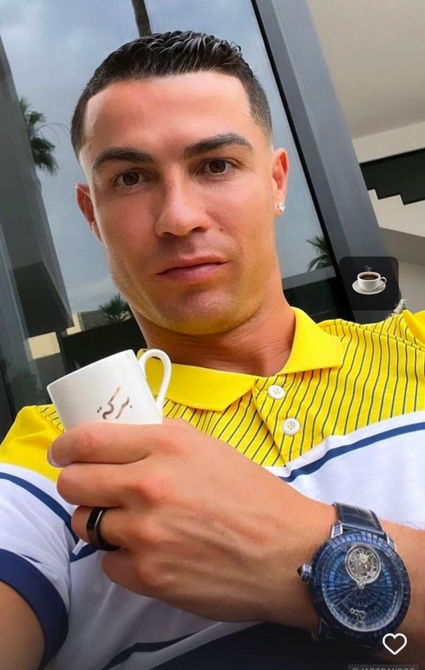 Đồng hồ của Ronaldo đắt hơn chiếc ô tô Range Rover 7 lần ảnh 2