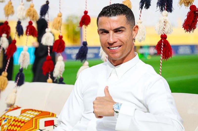 Đồng hồ của Ronaldo đắt hơn chiếc ô tô Range Rover 7 lần ảnh 4