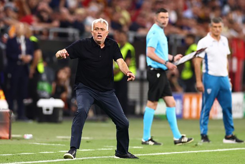 Lập trường của UEFA về lệnh cấm cho Mourinho ảnh 4