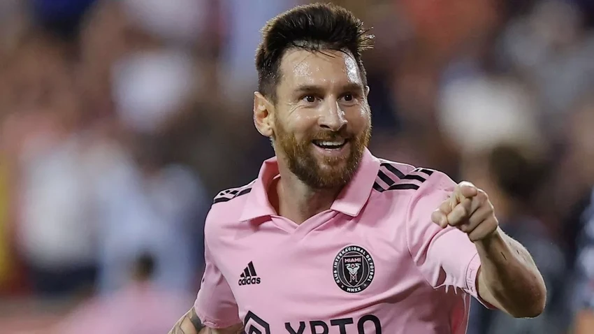 Vệ sĩ của Messi kiếm được bao nhiêu tiền sau màn kẹp cổ fan gây sốt? ảnh 4