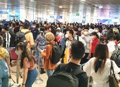 Sân bay, bến xe tấp nập đưa khách về quê