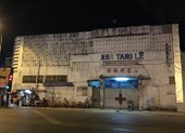 Cháy chung cư Carina: Chồng khóc lịm đón thi thể vợ con