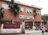 Ném vở học sinh, cô giáo 'im như thóc' lại bị đình chỉ
