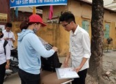 'Con cứ yên chí thi, cả thế giới mẹ lo hết'