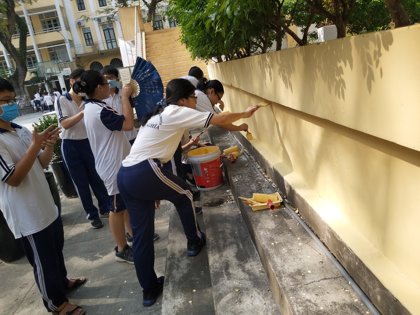 Ấn tượng: Học sinh trang trí ghế đá bằng công thức toán học ảnh 10
