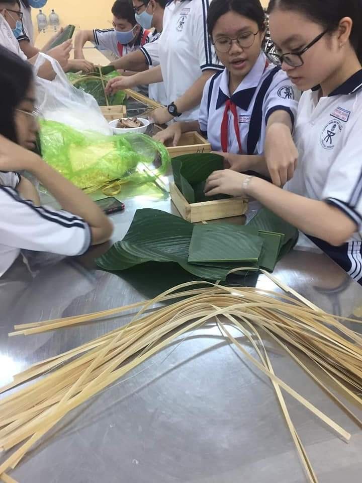 Ấn tượng: Học sinh trang trí ghế đá bằng công thức toán học ảnh 13