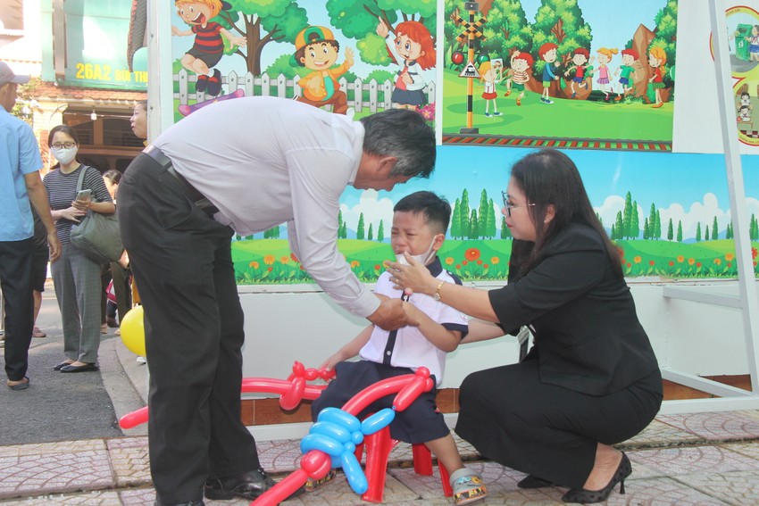 Học sinh lớp 1 khóc, cười trong ngày tựu trường ảnh 7