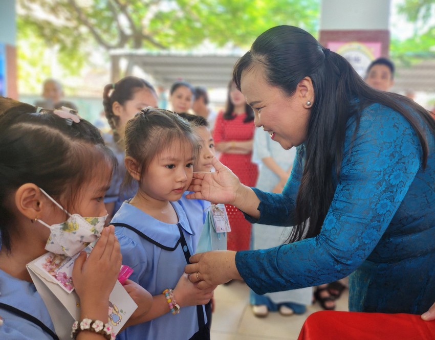 Học sinh lớp 1 khóc, cười trong ngày tựu trường ảnh 4