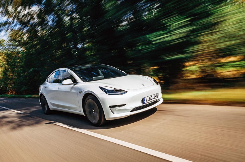 Tesla Model S P90D sedan chạy năng lượng điện hiệu suất 762 mã lực
