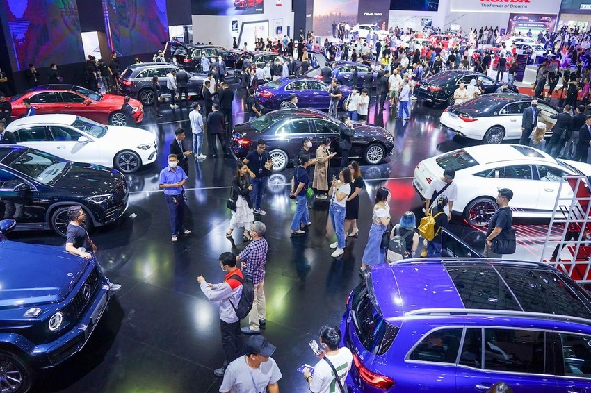 Hàng chục mẫu ô tô giảm giá 'khủng' tại Việt Nam ảnh 1