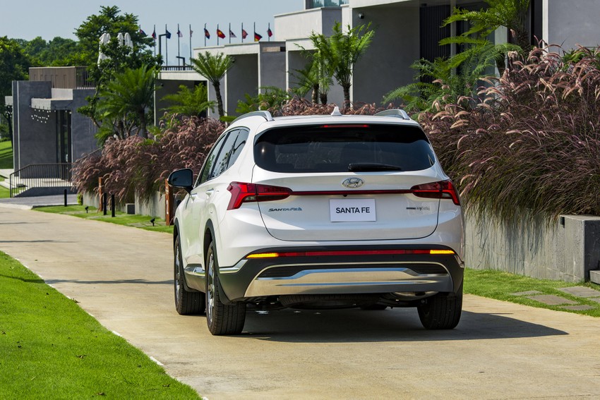 Mẫu Santa Fe Hybrid mới của Hyundai có đáng mua? ảnh 3