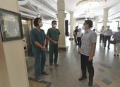 Phó thủ tướng thăm y bác sỹ và các khách sạn đang chung tay chống dịch
