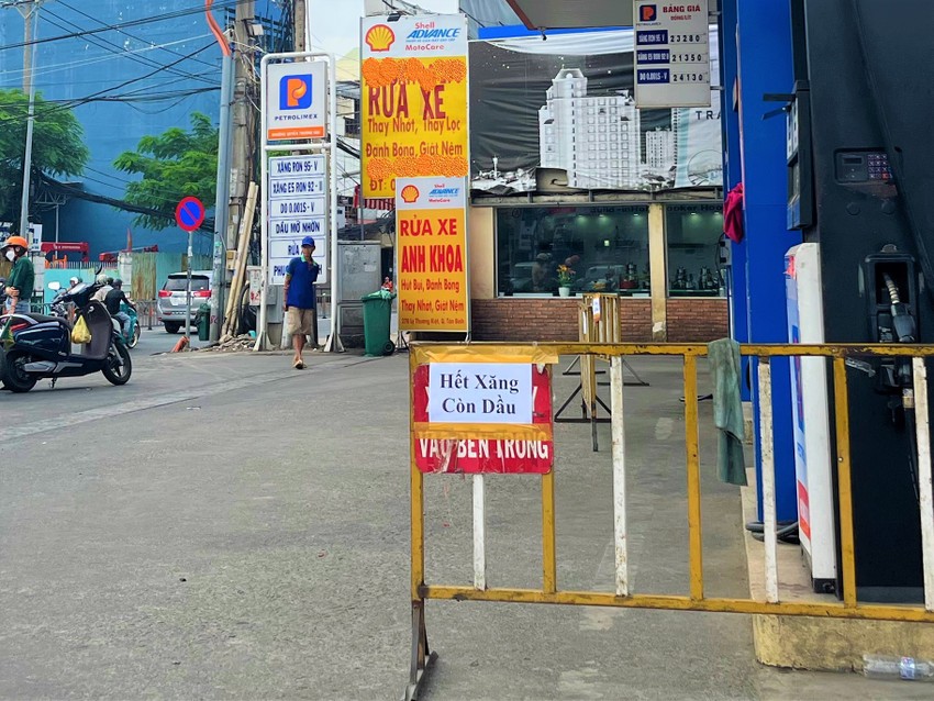 Ho Chi Minh City: Many stores stopped selling gasoline and oil because they were out of stock Photo 3