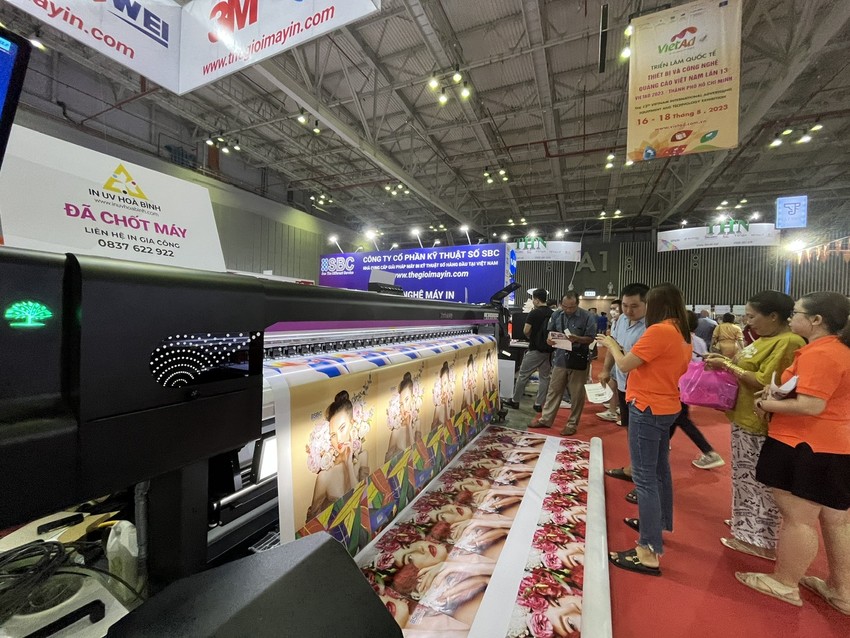 Máy in 400 triệu đồng chốt ngay tại triển lãm máy móc công nghệ quảng cáo Việt Nam ảnh 1