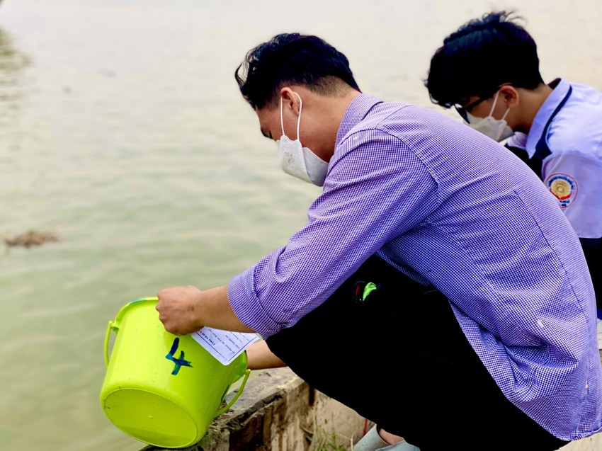 On the full moon of January, people flock to Ba Chau Doc 2 pagoda to pray for good fortune and peace Photo 3