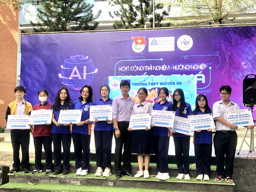 Nhấn vào ảnh để phóng to Thiết bị không người lái của học sinh có thể quay phim, khảo sát cứu hộ ảnh 5