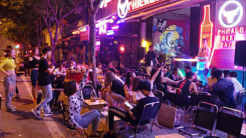Gò Vấp Xử Lý Các Beer Club Tràn Ra Đường Phạm Văn Đồng