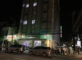 Nhân viên karaoke trong khách sạn chiều khách 'tới bến'