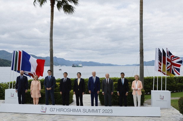 G7 ra tuyên bố chung ngay sau khi ông Zelensky đến, Trung Quốc và Nga phản ứng