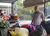 Công an đi giữ trật tự cho nhóm người đuổi dân khỏi nhà