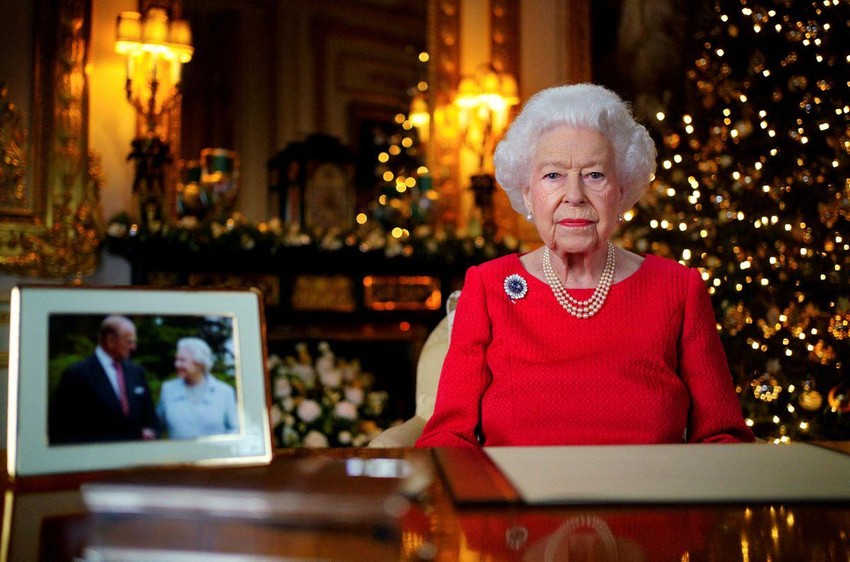 Vị nữ hoàng trẻ tuổi nhất trong lịch sử nước Anh, Elizabeth II, luôn là nỗi tự hào của người dân trong suốt hơn 6 thập kỷ qua. Hãy cùng xem hình ảnh liên quan để chiêm ngưỡng vẻ đẹp và quyền uy không thể phủ nhận của Ngài.