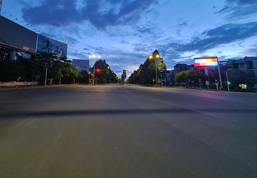 Biên Hòa - một thành phố nhỏ bé với đường phố vắng lặng rất dễ mến. Hãy cùng lạc quan khi thư giãn trong không gian tĩnh lặng này, bạn sẽ tìm thấy sự bình yên và thanh tịnh. Nhấp vào ảnh để khám phá những cảnh đẹp của Biên Hòa nhé.
