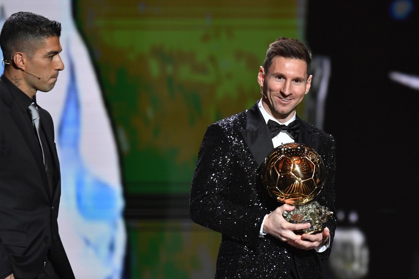 Messi: Hãy đến và chiêm ngưỡng hình ảnh của vị vua bóng đá Argentina, Lionel Messi - một trong những cầu thủ xuất sắc nhất thế giới. Anh ta có kỹ năng và tốc độ chưa từng thấy, cùng với đó là sự khéo léo và tầm nhìn tuyệt vời. Bạn không muốn bỏ qua cơ hội đặc biệt này để xem những khoảnh khắc đáng nhớ của Leo Messi trong màu áo Barcelona.