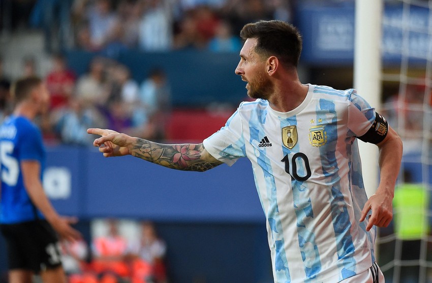 Hãy cùng xem huyền thoại bóng đá Lionel Messi tung hoành trên sân cỏ World Cup với những pha bóng đầy khéo léo và uy lực. Cùng thưởng thức trận đấu đỉnh cao của đội tuyển Argentina và ngôi sao Messi để thấy được những kỹ năng đỉnh cao của họ.
