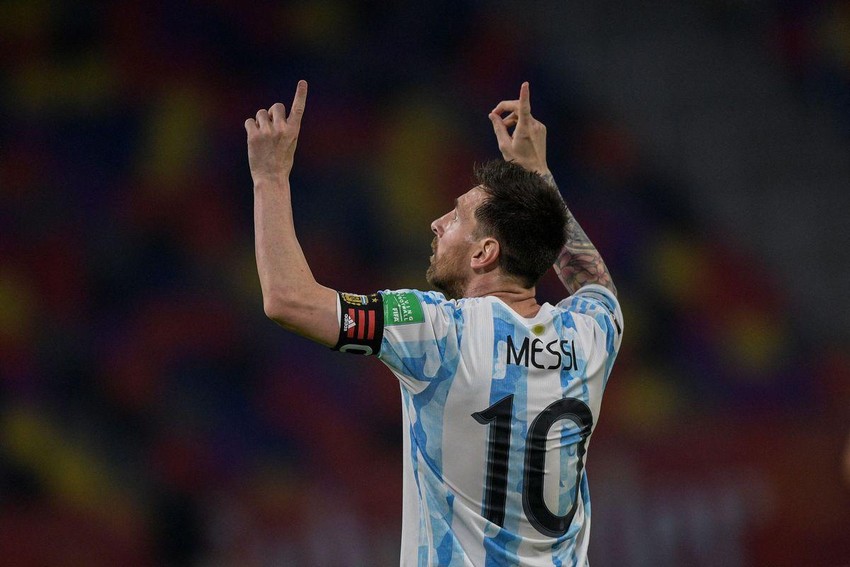 Ảnh chụp Messi và Argentina trong giải đấu bóng đá lớn nhất thế giới - World Cup. Đây chắc chắn sẽ là những hình ảnh đầy tính lịch sử, đánh dấu những kỷ nguyên mới trong bóng đá Argentina. Hãy xem để cảm nhận được những khoảnh khắc bóng đá tuyệt vời này.