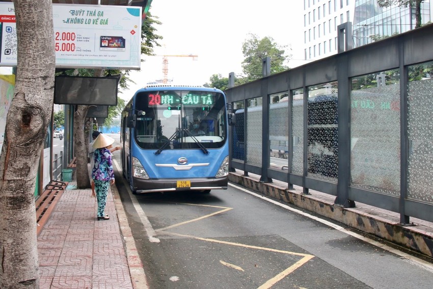 Tuyến xe buýt tại TP.HCM mang đến cho người dân Thành phố Hồ Chí Minh một phương tiện di chuyển tiện lợi và nhanh chóng nhất. Tuyến đường đa dạng và đáp ứng được nhu cầu di chuyển của tất cả mọi người. Hãy xem hình ảnh chi tiết về tuyến xe buýt TP.HCM để biết thêm thông tin chi tiết về loại xe này.