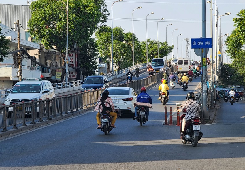 Khi nhắc đến đường phố Sài Gòn, ai cũng rạo rực khao khát được đắm mình trong không khí sôi động của một đô thị hiện đại. Hãy đến và khám phá hết những góc khuất tuyệt đẹp của thành phố này.