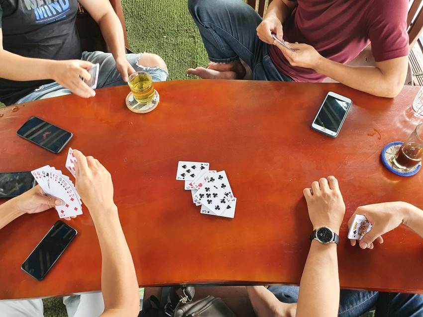 Chơi bạc đang là thú vui được nhiều người yêu thích. Tham gia một trận đánh bạc giúp bạn tăng cân đối những kiến thức về xác suất và kế nhiệm trong các thương vụ, đồng thời có cơ hội giành những giải thưởng hấp dẫn. Thử thách bản thân và tìm hiểu về hình ảnh đầy sức cuốn hút của các màn đánh bạc tại Việt Nam.