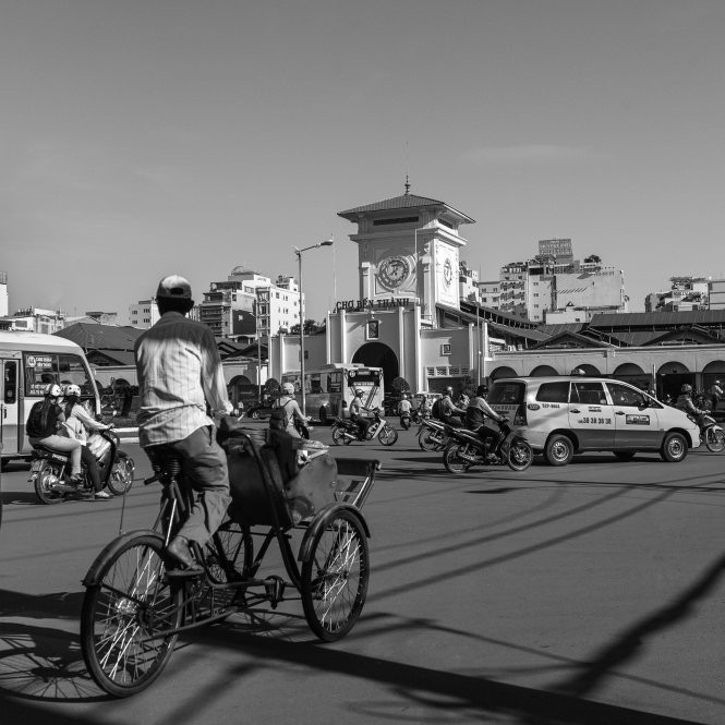 Những bức ảnh Sài Gòn đen trắng sẽ khiến bạn phải ngỡ ngàng vẻ đẹp của thành phố này. Từ những con phố nhỏ bé đến những khu đô thị hiện đại, tất cả được cảm nhận rõ nét và sắc nét hơn. Hãy xem qua những bức ảnh này để cảm nhận vẻ đẹp tươi trẻ và cổ kính của thành phố.