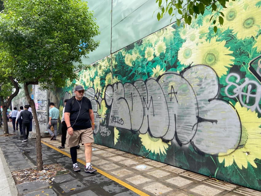 Vẽ tranh graffiti là một nghệ thuật đầy cá tính và tài năng. Hãy xem hình ảnh vẽ tranh graffiti để chiêm ngưỡng sự sáng tạo và đam mê của các nghệ sĩ đường phố.